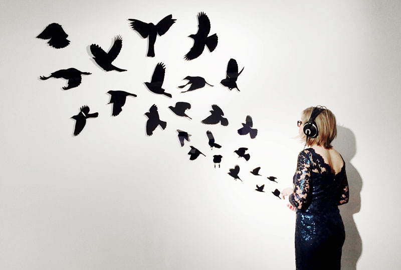 Vernissagebesökare tar del av FLOCK, A.I.R Gallery, New York, 2016 Vernissagebesökare tar del av FLOCK, A.I.R Gallery, New York, 2016