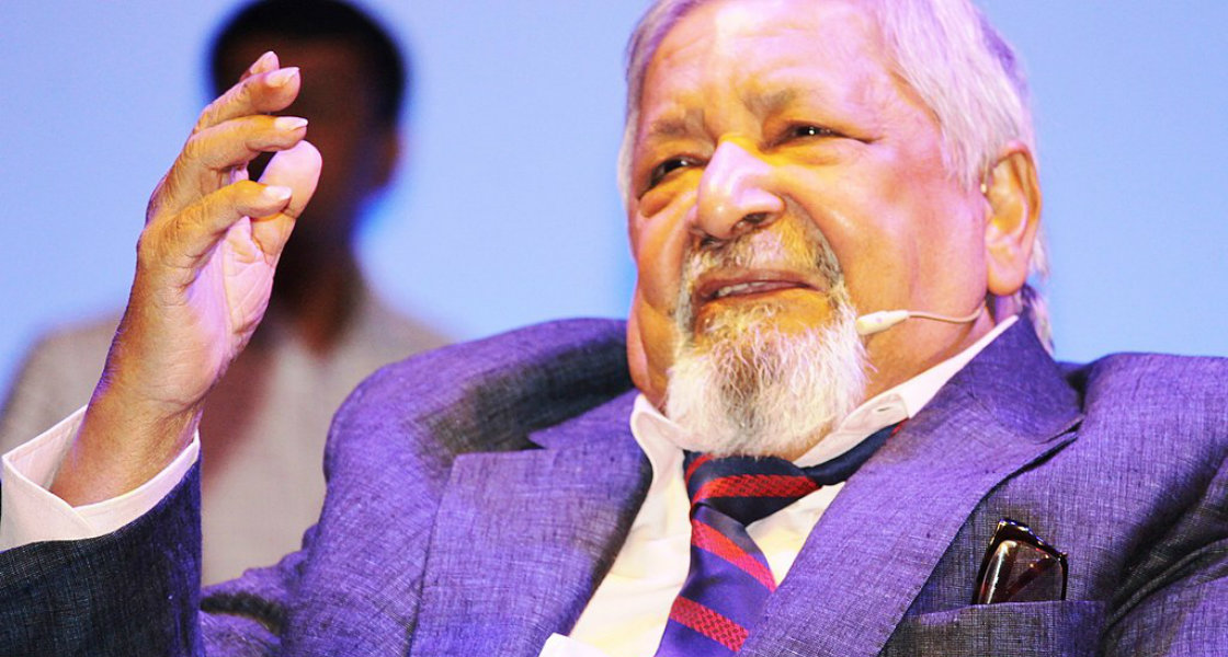 Nobelpristagaren V. S. Naipaul talar i Dhaka, Bangladesh. Foto: Faizul Latif Chowdhury/Wikimedia
