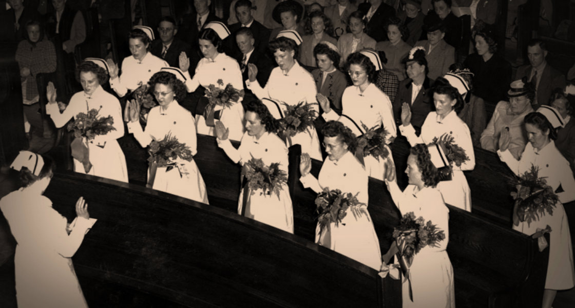 Studenter reciterar Florence Nightingale Pledge | Galt Museum & Archives on The Commons 1947