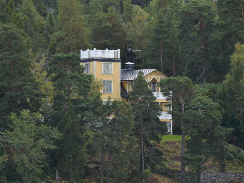 Yasuragi Hasseludden, sett från Saltsjön. Foto: Bengt Oberger. CC BY-SA 4.0.